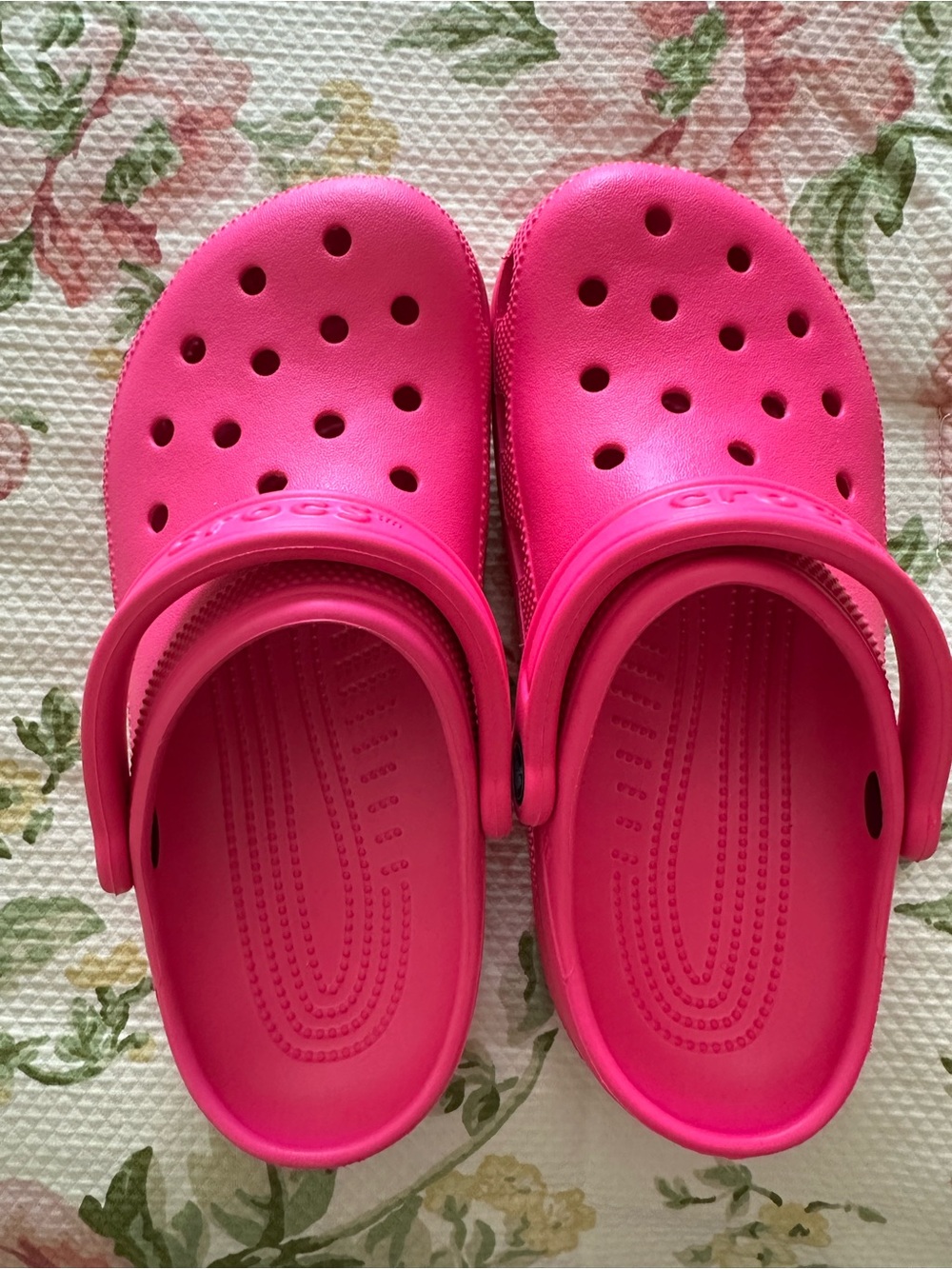 CROCS Sz 6 in Hot Pink Brand New